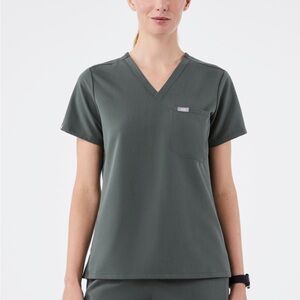 Women’s Bonsai Catrina one pocket figs scrub top